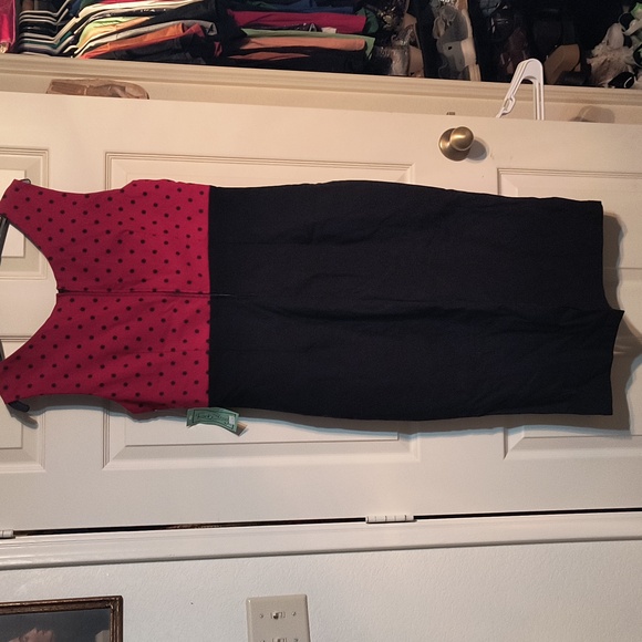 Red and black dress - Picture 7 of 7